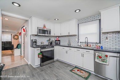 110 Yetman Ave, Staten Island, NY 10307 - photo 7