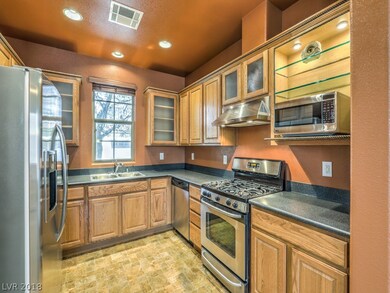 Custom Cabinets Upgraded S/Steel Range Hood, Appli