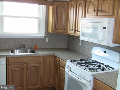 2823 Tolbut St, Philadelphia, PA 19136 - photo 4