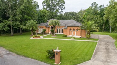 Front Of House Right_