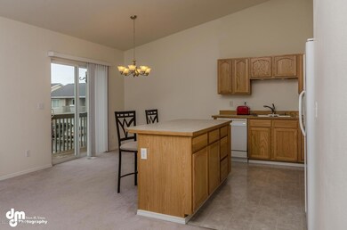 Kitchen & Breakfast Bar