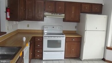 11633 Summer Oak Dr, Germantown, MD 20874 - photo 2