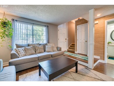 Living Room/Entrance