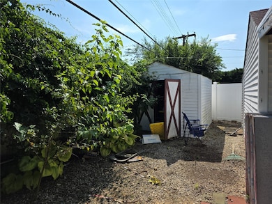 8 Reading Ln, Bethpage, NY 11714 - photo 4