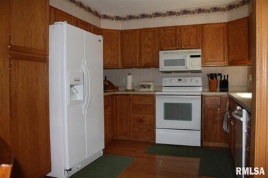 1417 W 47th Ct, Davenport, IA 52806 - photo 7