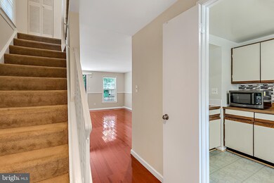 20500 Strath Haven Dr, Montgomery Village, MD 20886 - photo 4