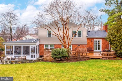 8518 Doyle Dr, Alexandria, VA 22308 - photo 3