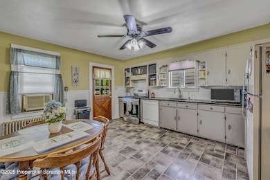 723 Chestnut St, Eynon, PA 18403 - photo 3