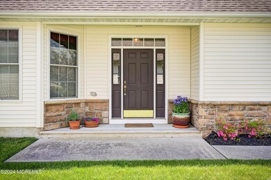 92_Cedar_Village_Blvd_005