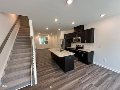 SUN_CrescentTownes_Pic_Savannah_Kitchen_