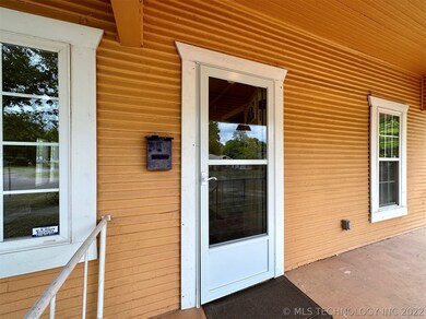 COVERED FRONT PORCH