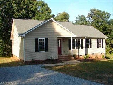 2125 Sunbeam Ct, Asheboro, NC 27205 - photo 2