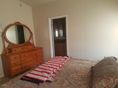 Richie Master bed