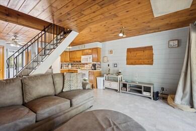 09-5340-Notre-Dame-Ave-WindowStill