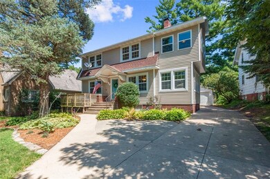 219 Johnson Ave NW, Cedar Rapids, IA 52405 - photo 2