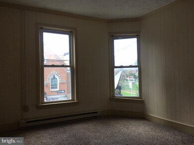226 S 2nd St, Chambersburg, PA 17201 - photo 2