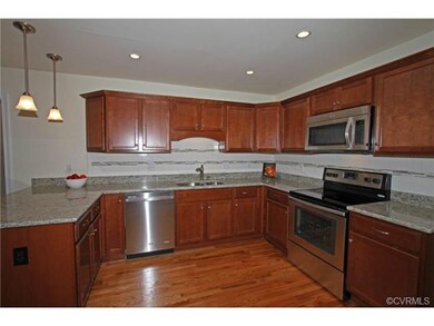 Brand new kitchen!  New cabinets, granite counter 