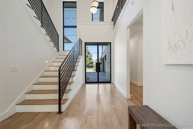Dramatic 20' ceiling entry.