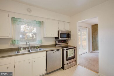 40 Delmont Ave, Harrisburg, PA 17111 - photo 4