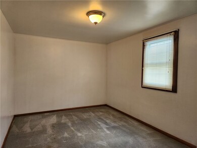 511 Linden St, Vandergrift, PA 15690 - photo 5