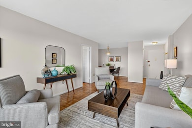 Town Square Towers unit 716, Washington, DC 20024 - photo 2