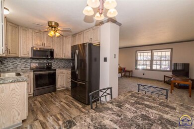 144 SW 40th Terrace, Topeka, KS 66609 - photo 3