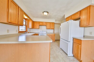 2362 S Terrace St, Janesville, WI 53546 - photo 3