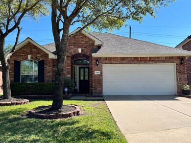 Pretty curb appeal on cut-de-sac street