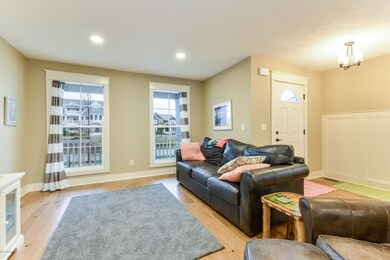 006-photo-living-room-6512781