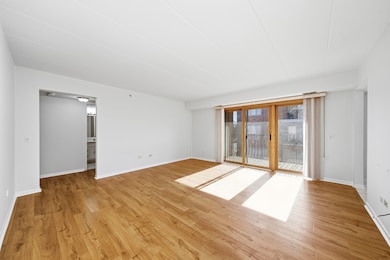 6211 W 94th St unit 2SE, Oak Lawn, IL 60453 - photo 2