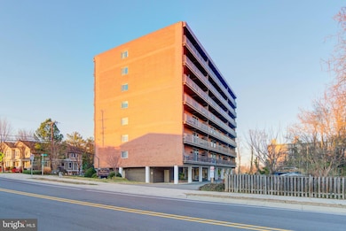 4343 Cherry Hill Rd unit 303, Arlington, VA 22207 - photo 2