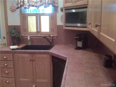 Kitchen CUSTOM KITCHEN WITH TILE !!