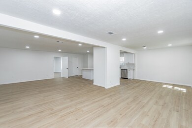 611 Briarwilde Ct, Alvin, TX 77511 - photo 3