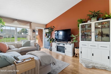 1303 Field Stone Dr, Jeffersonville, IN 47130 - photo 3