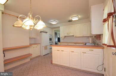 210 N Ott St, Allentown, PA 18104 - photo 7