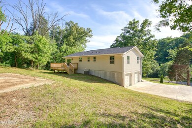 8232 Pickens Gap Rd, Knoxville, TN 37920 - photo 4