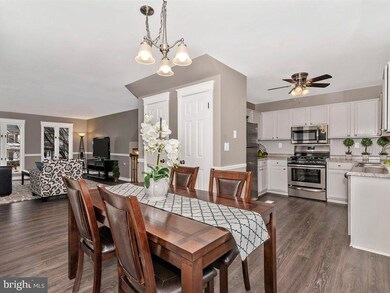 652 Knightsbridge Dr, Hagerstown, MD 21740 - photo 3