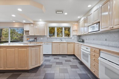 104 Blue Spruce Cir, Weston, CT 06883 - photo 5