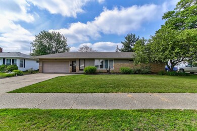 324 W 27th St (2 of 41)