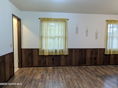 832 E Graceway Dr, Napoleon, OH 43545 - photo 5