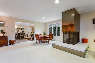 009-Dining_Room-5952569-unbranded_medium