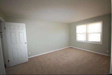 1880 Carnation Ct unit B, Aurora, IL 60506 - photo 6