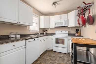 8017 Grenelle Dr, Louisville, KY 40228 - photo 3