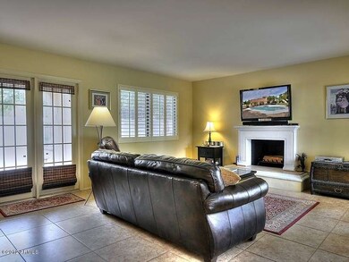 tour901041_Family Room_800_600