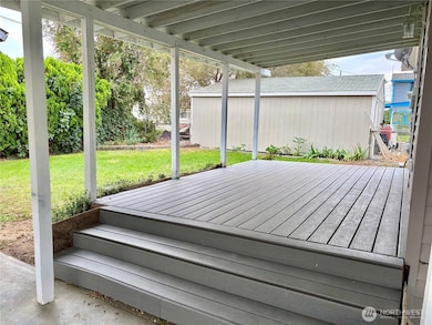 2207 W Spruce St, Moses Lake, WA 98837 - photo 3