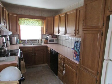 1542 Dale Ln, Bethlehem, PA 18018 - photo 3
