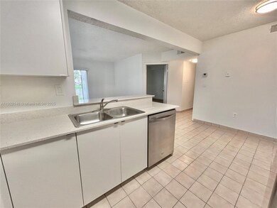 301 Palm Way unit 104, Pembroke Pines, FL 33025 - photo 5