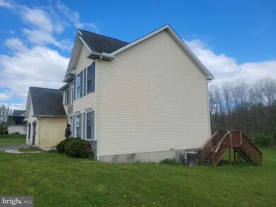 201 Steven Dr, Lenhartsville, PA 19534 - photo 3