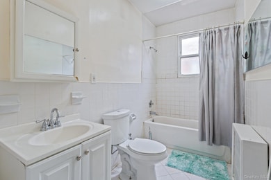 34-29 58th St, Flushing, NY 11377 - photo 4