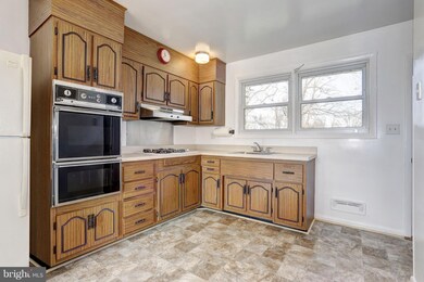 8616 Allenswood Rd, Randallstown, MD 21133 - photo 5